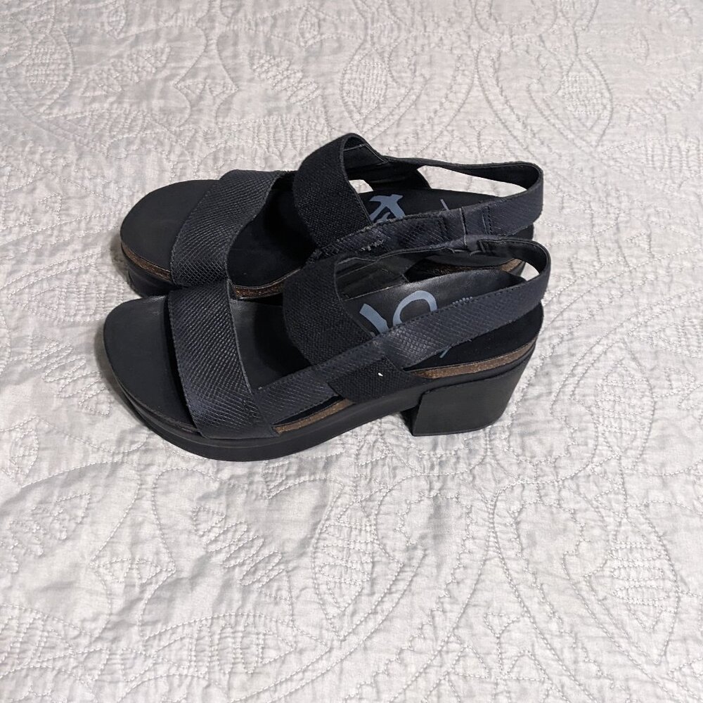 OTBT Indio Croc Embossed Chunky Slingback Platform Sandals (Black)